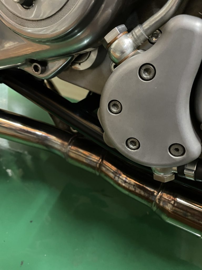 Norton Commando961のオイルポンプ上下のバンジョーボルトの画像