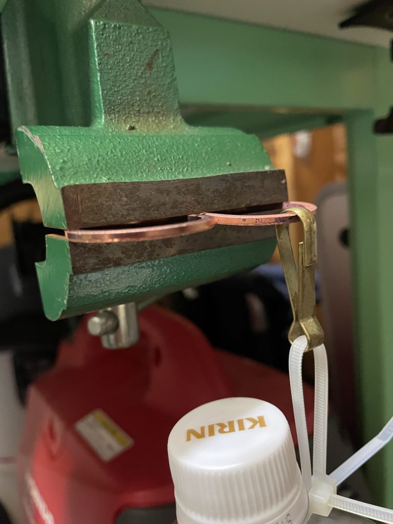 ①２ｋｇで左右の手触り感覚で焼きなまし済みの変形が解る画像