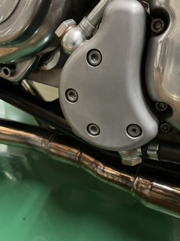 オイルライン解体前のオイルポンプ画像