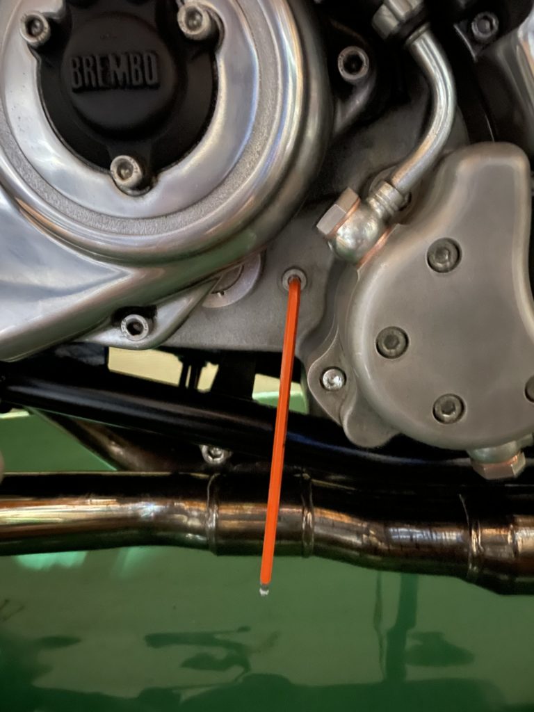 ミッションオイルレベルゲージプラグ画像