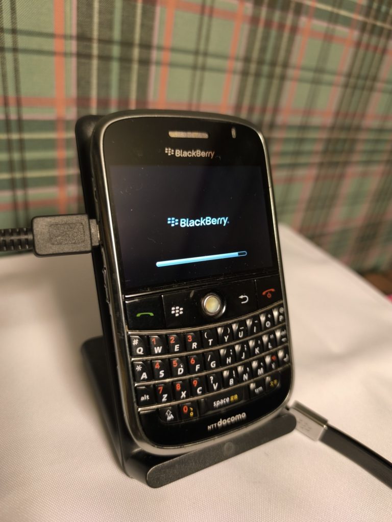 BlackBerry Bold 9000 NTT docomo 物理キーボード スマートフォン