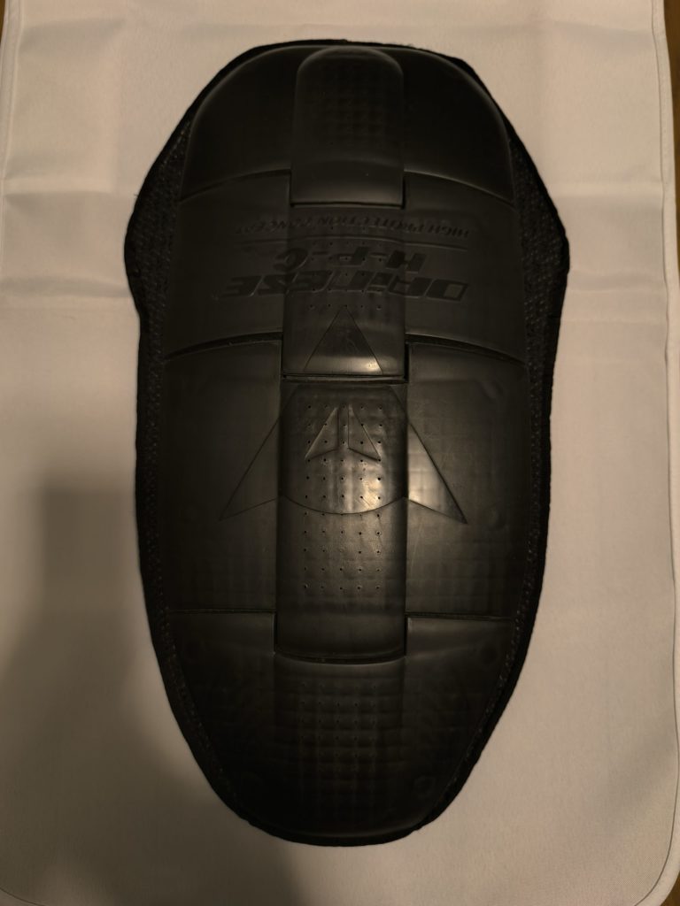 ダイネーゼ H-P-C APACE G2 脊髄プロテクター 外観