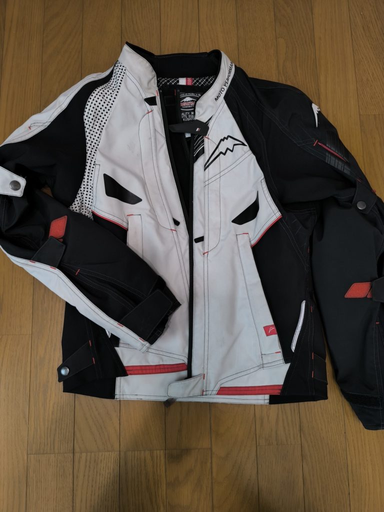 検証に使用したジャケット（ KUSHITANI）