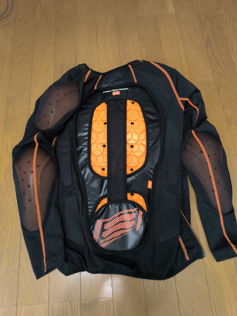 HYOD インナープロテクトシャツ プロテクター装着方法