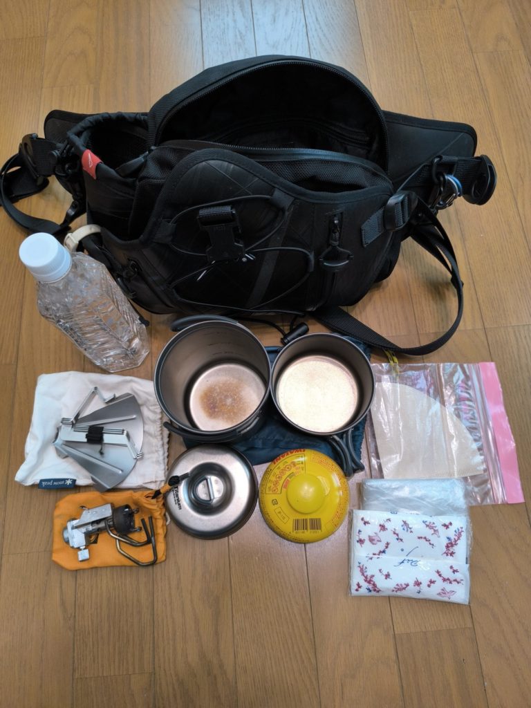 ウエストバッグで持ち運ぶコーヒーツーリング装備一式 軽量ミニマル構成