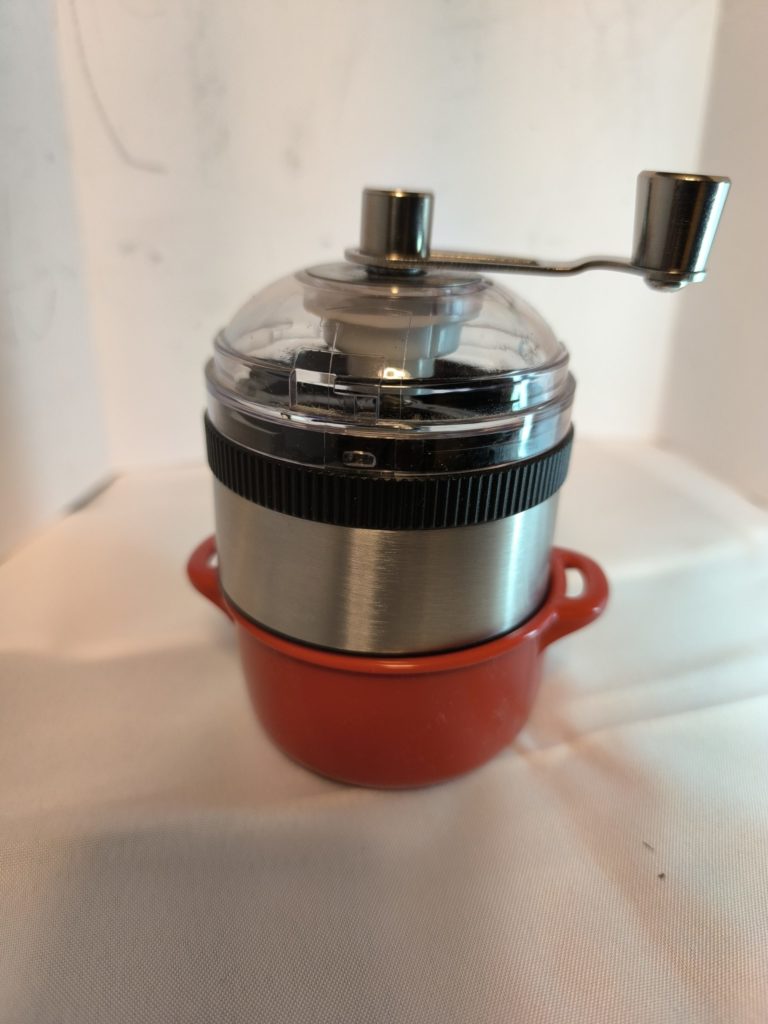 コーヒーミルで豆を直接容器に挽く 軽量化カスタム例