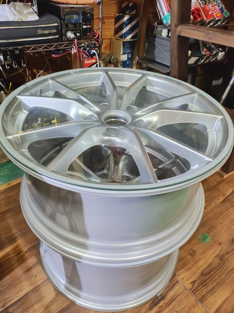 PORSCHE911(TYPE991.2)GTS用の前後20インチカレラSホイールを使用したガラステーブル